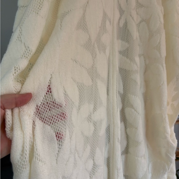 Anthropologie / Akemi + Kin White Floral Kimono - Picture 6 of 8